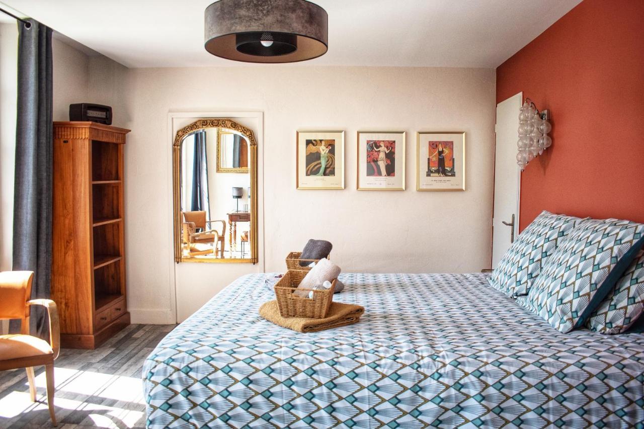 Les Volets Violets Bed & Breakfast Сал Екстериор снимка