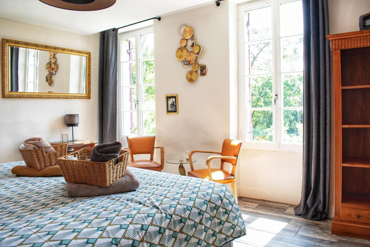 Les Volets Violets Bed & Breakfast Сал Екстериор снимка