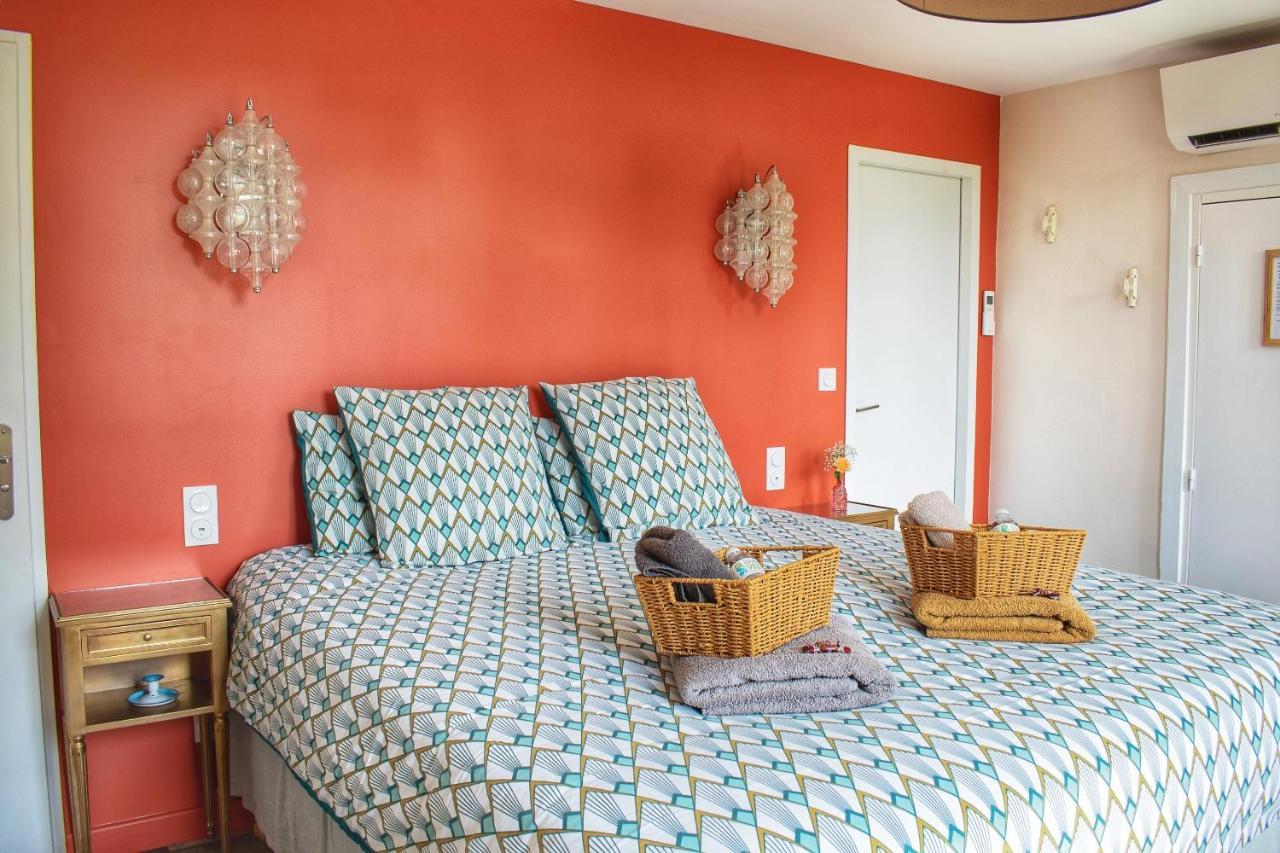 Les Volets Violets Bed & Breakfast Сал Екстериор снимка