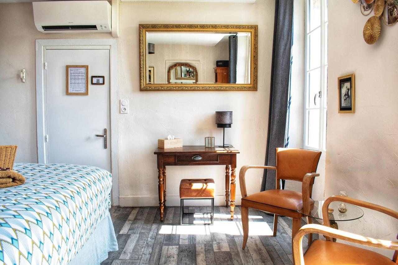 Les Volets Violets Bed & Breakfast Сал Екстериор снимка