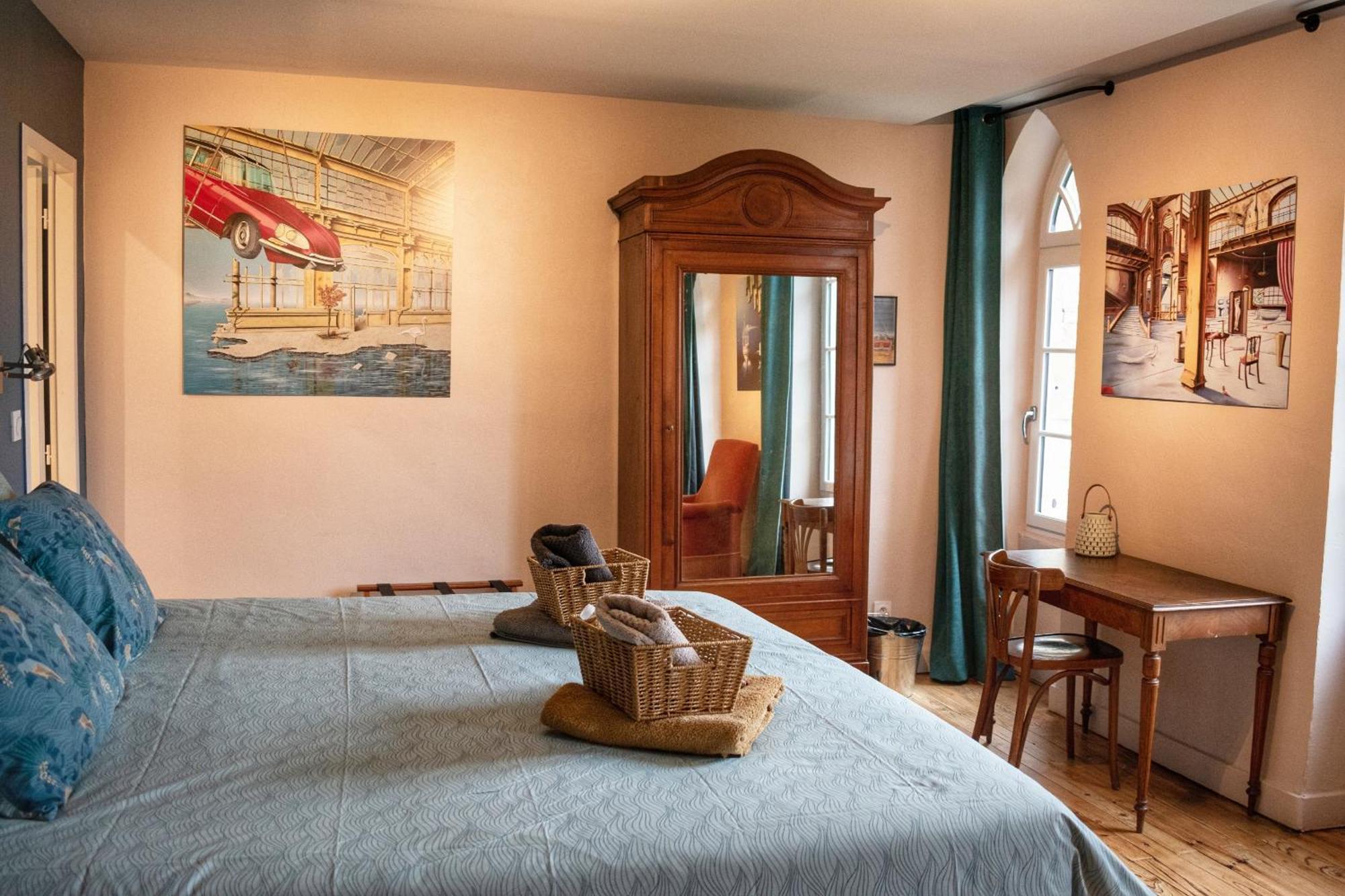 Les Volets Violets Bed & Breakfast Сал Стая снимка